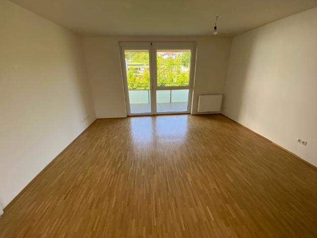 NEUE KÜCHE 3 Zimmer Wohnung mit Balkon, Einbauküche mit E Geräten und Tiefgaragenplatz