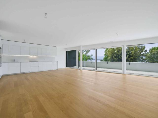 Neue Luxuswohnung – 4,5 Zimmer in einer Ecke mit einem Balkon von 76 m² – Seeblick