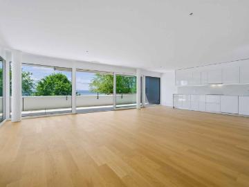 Neue Luxuswohnung – 4,5 Zimmer in einer Ecke mit einem Balkon von 76 m² – Seeblick