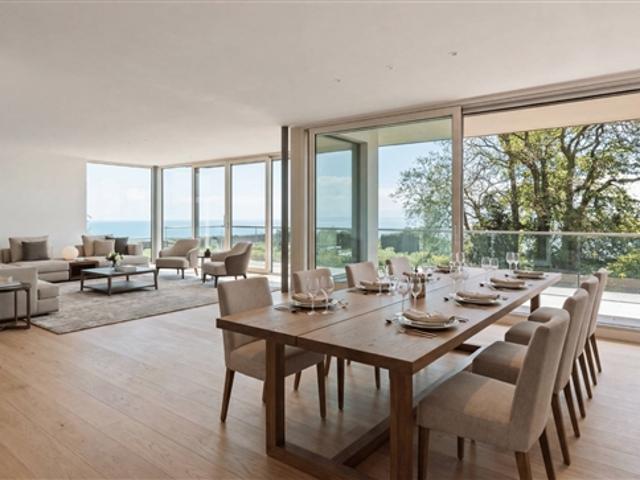 Neue Luxusvilla mit Panoramablick auf den Genfersee