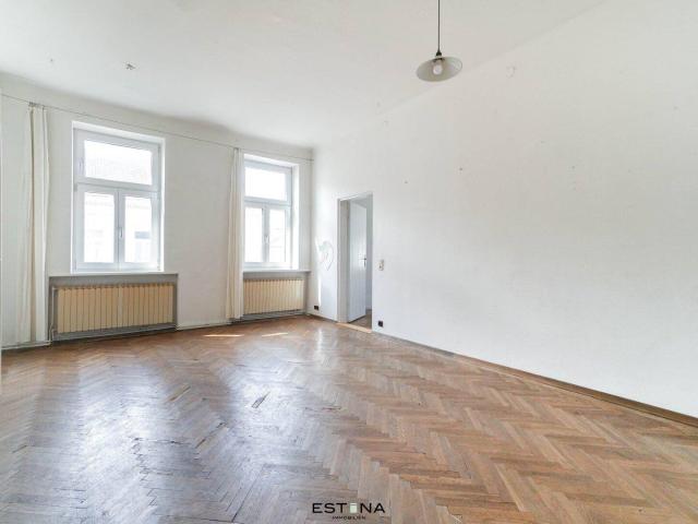 Neue Therme und Fenster | sanierungsbedürftige Altbauwohnung