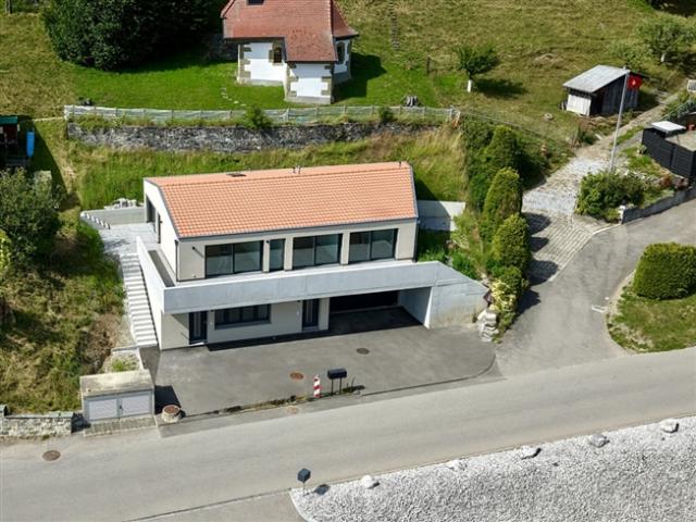 Neue Villa mit eigenständiger Untereinheit und offenen Voralpenblicken — Senèdes