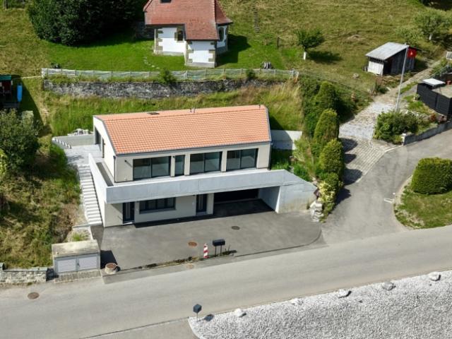 Neue Villa mit eigenständiger Untereinheit und offenen Voralpenblicken — Senèdes