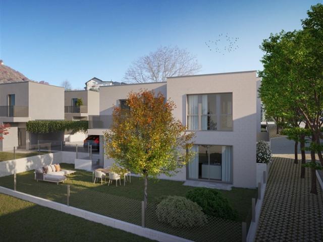 NEUE VILLA IM BAU IN DER NATUR