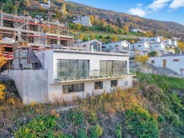 Neue Villa 2025 | Duplex 4,5p 151 m² verglaste Terrasse | Blick auf die Rhônetal Höhen von Sion