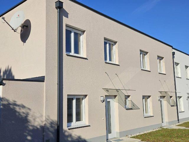 Neue Wohnhausanlage mit 7 Reihen und 4 frei stehenden Wohnhäusern in Ybbs an der Donau