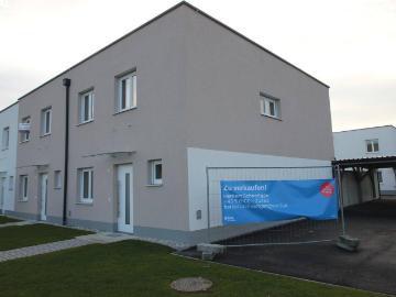 Neue Wohnhausanlage mit 7 Reihen und 4 frei stehenden Wohnhäusern in Ybbs an der Donau