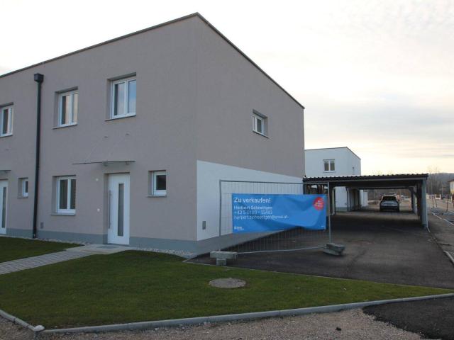 Neue Wohnhausanlage mit 7 Reihen und 4 frei stehenden Wohnhäusern in Ybbs an der Donau