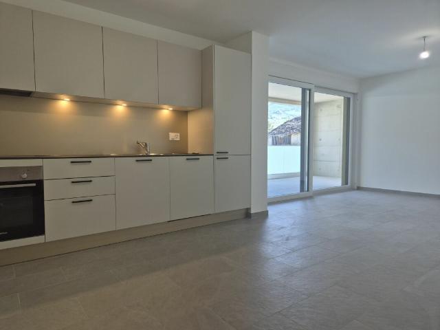 Neue 2,5 Zimmer Wohnung mit großem Balkon, Uvrier