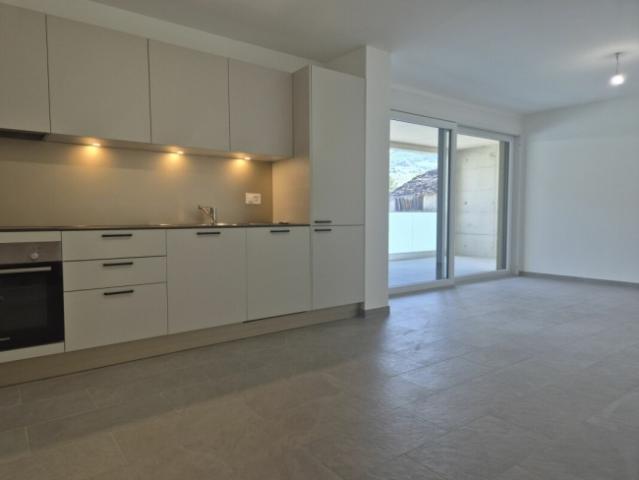 Neue 2,5 Zimmer Wohnung mit großem Balkon, Uvrier