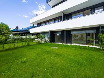 Neue 3,5 Zimmer Wohnung mit doppelten Außenbereichen