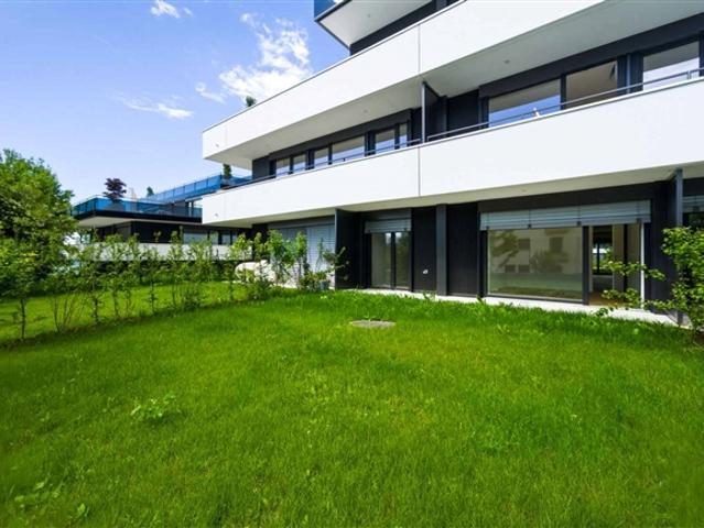 Neue 3,5 Zimmer Wohnung mit doppelten Außenbereichen