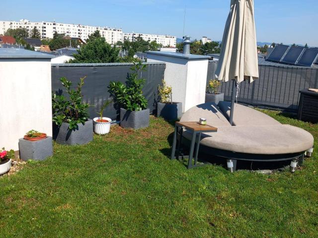 Neue 3 Zimmer Dachgeschosswohnung mit großer Dachterrasse und Loggia in Wien