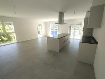 Neues 4,5 Zimmer Apartment in Claro