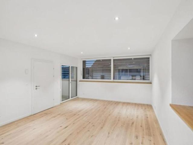 Neue 4.5 Zimmer Wohnung mit Loggia im Herzen von Penthalaz