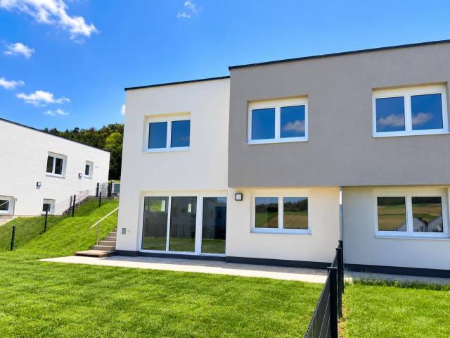 Neue 4 Zimmer Reihenhäuser in erhöhter Lage. Provisionsfrei!