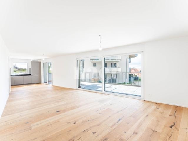 Neue 5,5 Zimmer Doppelhauswohnung mit großer Terrasse und Balkon zum Verkauf in Prévonloup