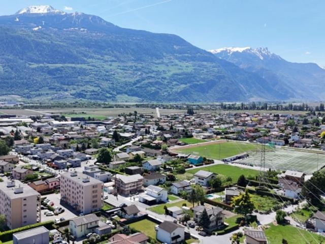 Neue 5,5 Zimmer Wohnung mit Terrasse und Garten