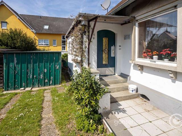 Neuenhain: Grundstück mit Einfamilienhaus und Neubaumöglichkeit in ruhiger, zentraler Lage