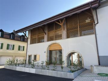 Neues 4,5 Zimmer Triplex mit Charakter im Herzen von Penthalaz