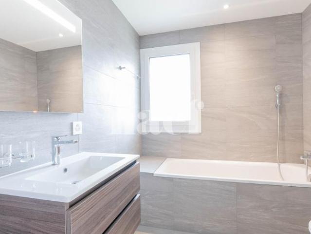 Neues 5.5 Zimmer Duplex Apartment mit grosser Terrasse und Balkon zum Verkauf in Prévonloup