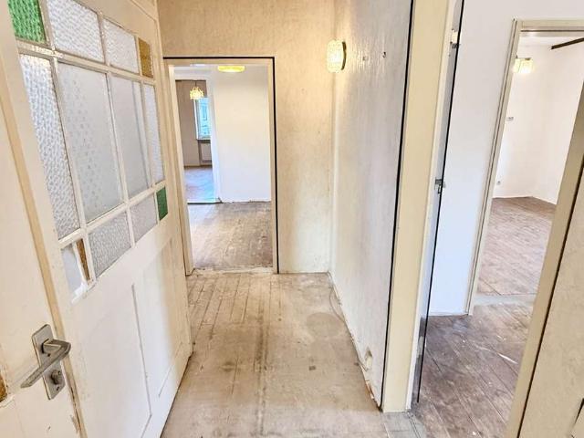 neues Dach, neue Heizung, Keller abgedichtet 5 Zi Eigentumswohnung im Hochparterre, Balkon, Garten