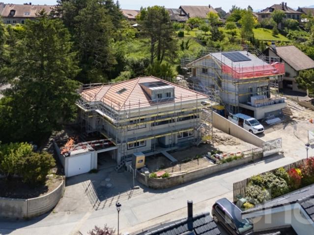 Neues freistehendes Haus mit Blick auf die Alpen und eigenständigen Unterkünften