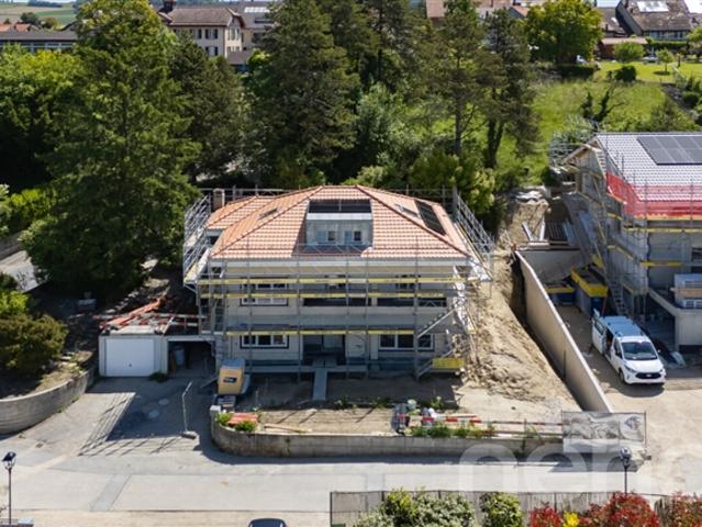 Neues freistehendes Haus mit Blick auf die Alpen und eigenständigen Unterkünften