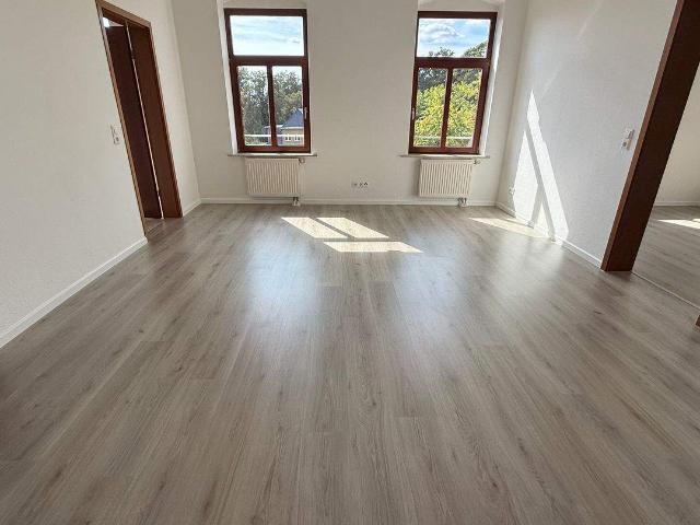 Neues Laminat groÃes Wohnzimmer TageslichtkÃ¼che im 3.OG