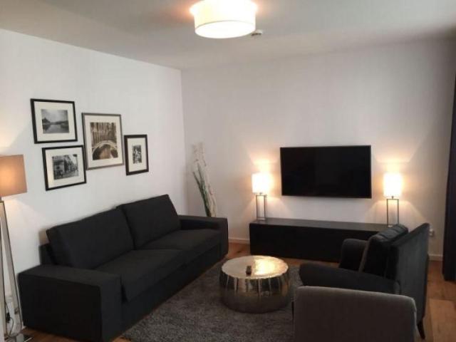 Neues, modern möbliertes Apartment mit Reinigungsservice in zentraler Lage