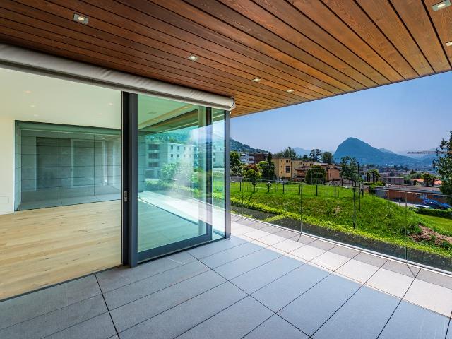 Neue moderne Attika Wohnung