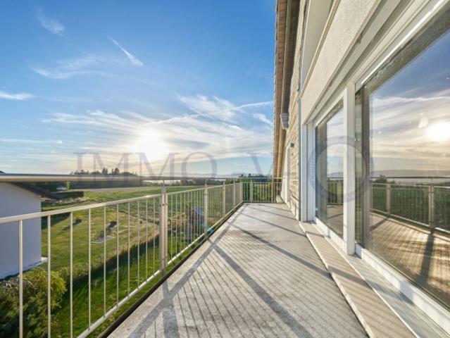 NEUES PENTHOUSE MIT GROSSEM BALKON UND NATURBLICK