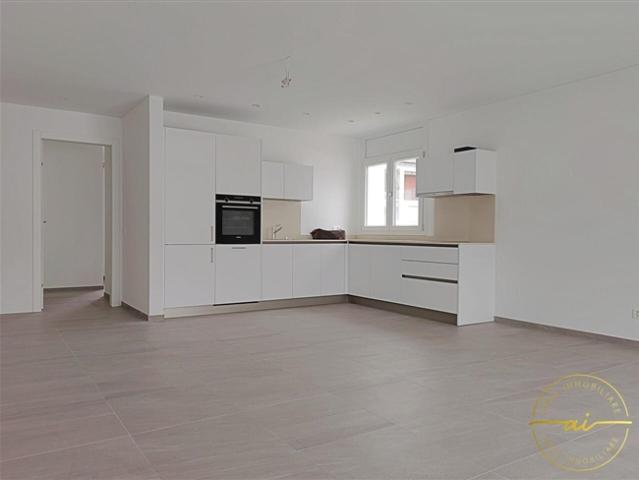 NEUER 3.5 ZIMMER WOHNUNGSCHAFT AUF DER ZWEITEN ETAGE