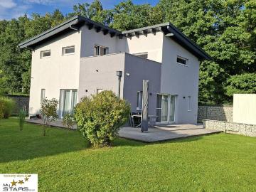 neuer Kaufpreis: Gepflegtes Zuhause nahe dem Mattsee mit großem Garten, Dachterrasse und Doppel Carport!