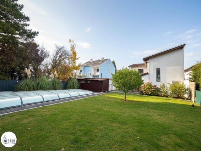 Neuer Preis! U Bahn Nähe | Traumhafte Villa mit Pool, Garten & Garage – Wohnen mit Stil