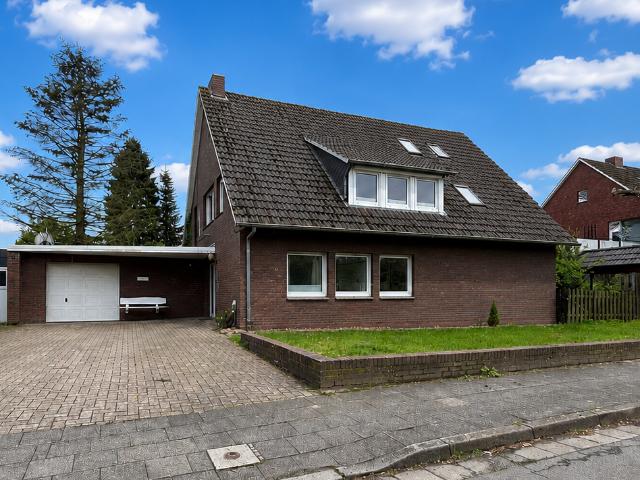 Neuer Preis! Zweifamilienhaus mit Garten in ruhiger Lage von Cappeln zu verkaufen