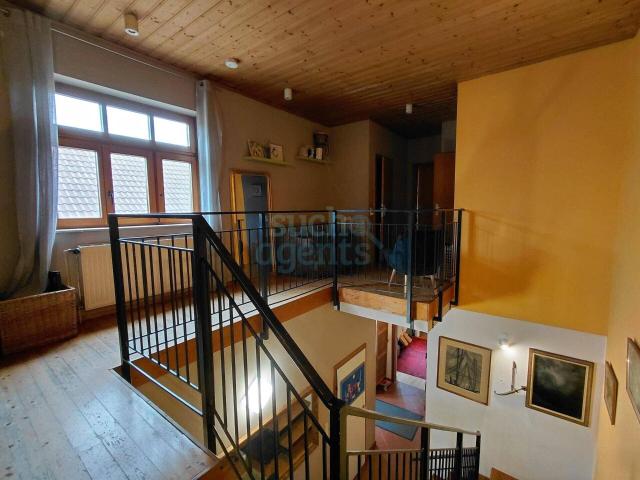 NEUER PREIS! Familienfreundliches Stadthaus mit Entwicklungspotential, 6 Zimmern und Terrasse