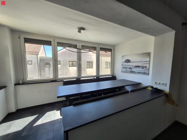 NEUER PREIS: kernsanierte 3 Zimmer Wohnung mit südseitiger Loggia