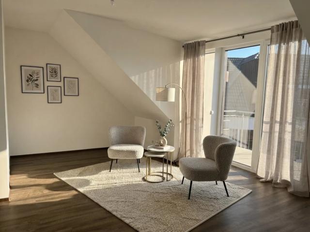 Neuer Preis! Modern & hell 3 Zimmer Dachgeschosswohnung mit Balkon Raimundstraße 24 Top 10C