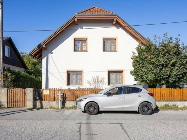 Neuer Preis! Modernisiertes Einfamilienhaus mit Luftwärmepumpe, Einlegerwohnung und Traumgarten in Essling