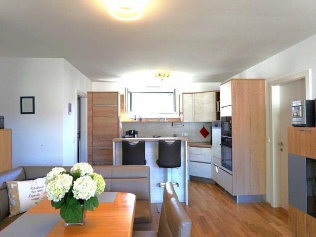 NEUER PREIS! Provisionsfrei Neuwertige 3 Zimmer Eckwohnung, inklusive Küche, Außenrollos, Dusche, Badewanne und Lift in Mondsee Baurechtseigentum