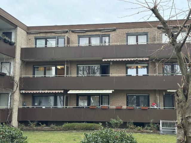 Neuer Preis! Renovierte 2 Zimmer Wohnung mit Balkon, Kellerraum, PKW Stellplatz in Verl zu verkaufen
