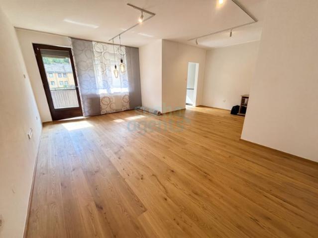 Neuer Preis! Sanierte 2 Zimmer Wohnung mit Südbalkon, Tiefgarage und großem Keller
