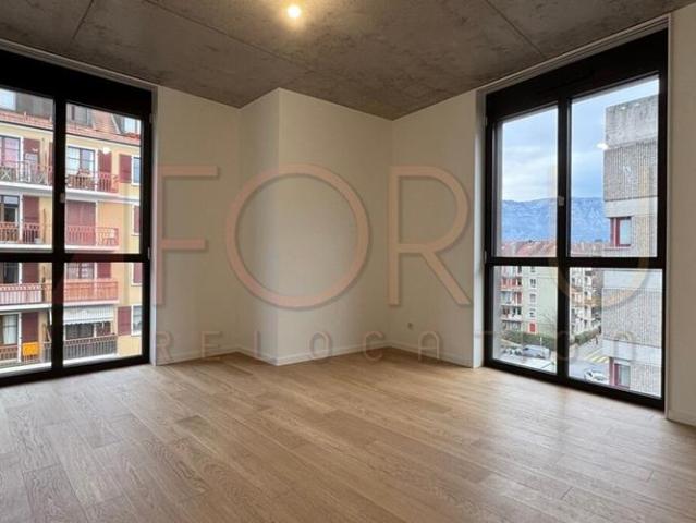 NEUF très bel appartement de 5 pièces à Carouge