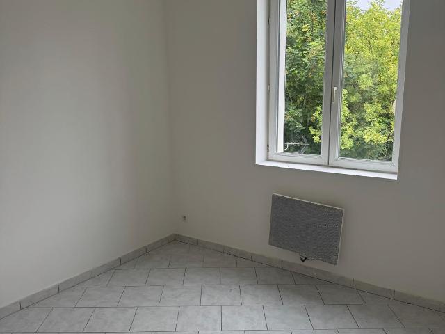 Neuilly en Thelle T1 bis disponible mi avril