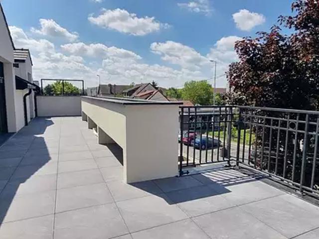 Neuilly sur Marne 93330 Achat / Vente appartement 3 pièces t3 au dernier étage