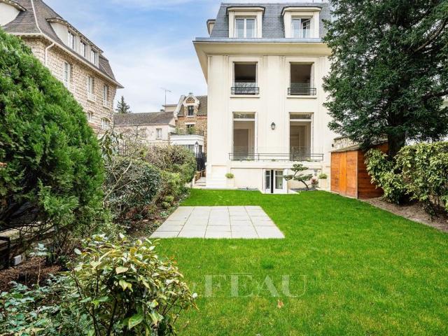 Neuilly sur Seine Voie privée Hôtel particulier