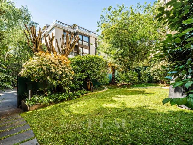 Neuilly Saint James Duplex sur jardin Cinq chambres 236m² Neuilly sur Seine