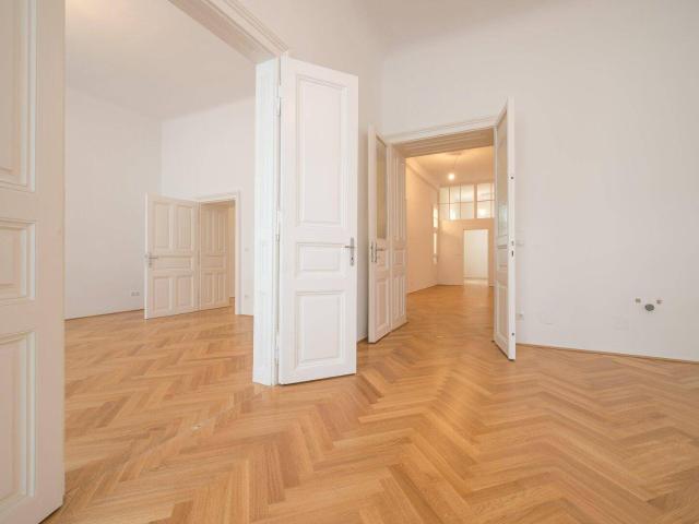 NEU+Kernsanierter Altbau ERSTBEZUG, 3 getrennte Zimmer+Küche in Citylage!