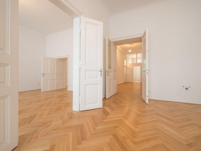 NEU+Kernsanierter Altbau ERSTBEZUG, 3 getrennte Zimmer+Küche in Citylage!